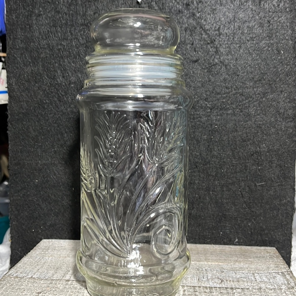 Vintage 1982 Planters Peanut Mr Peanut Glass Jar 8.5 in Jar w Lid Wheat Pattern